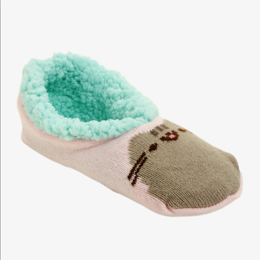Pusheen Cozy Slippers - Picture 6 of 9